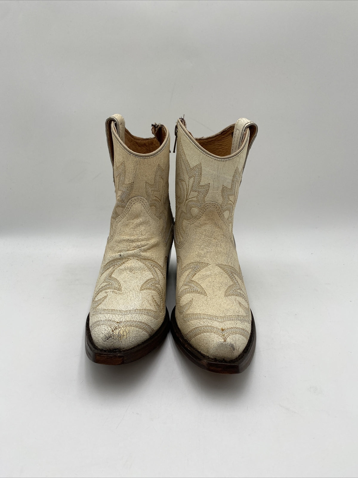 Circle G Women's Pearl Embroidered Ankle Bootie White Size 8M