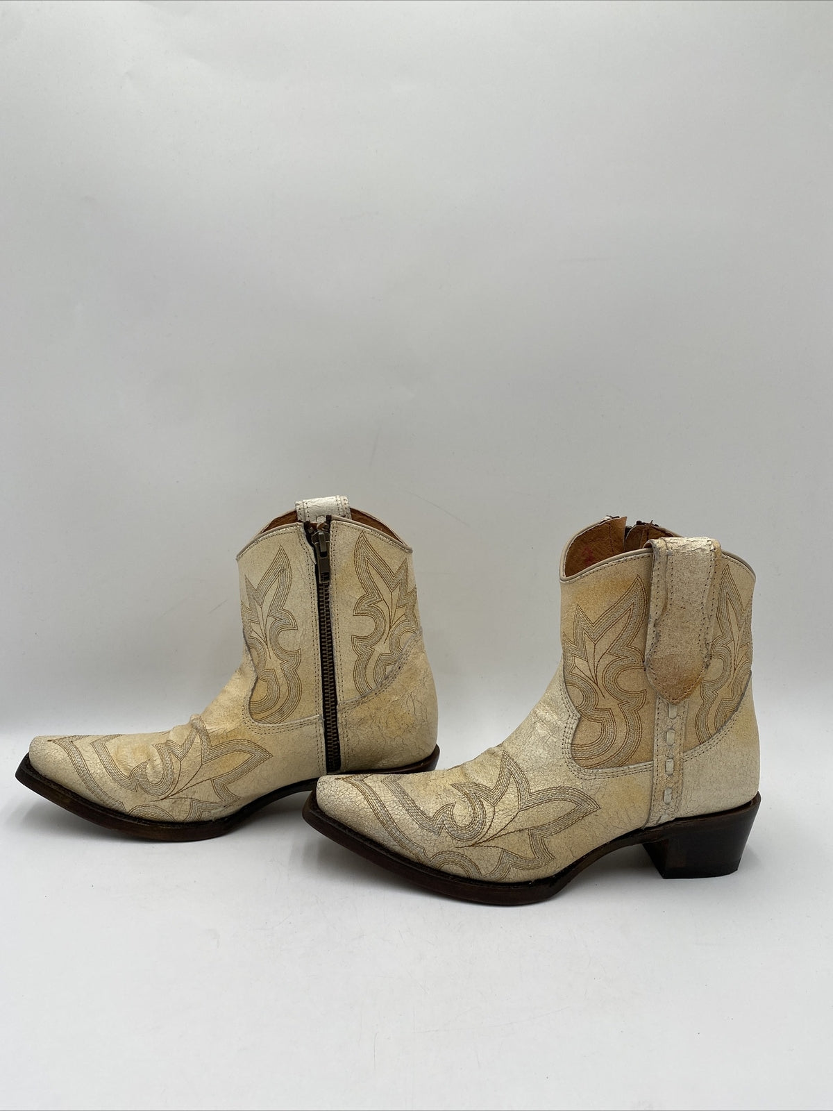 Circle G Women's Pearl Embroidered Ankle Bootie White Size 7.5