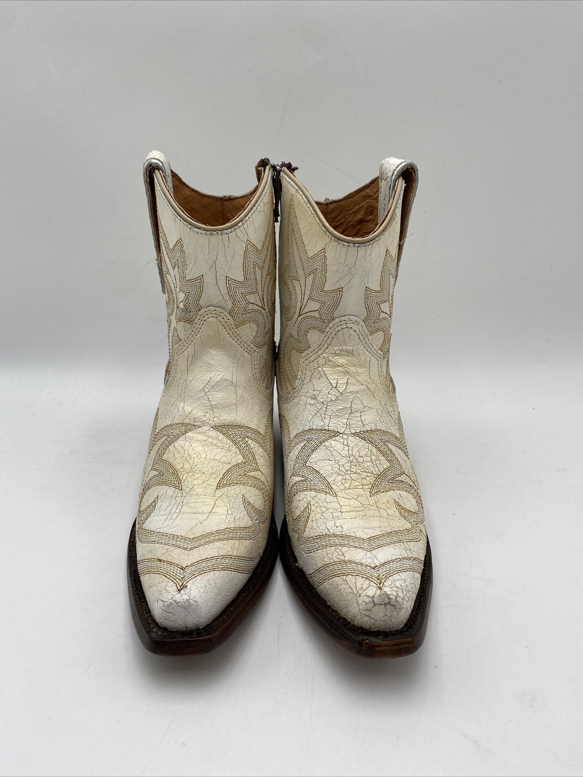 Circle G Women's Pearl Embroidered Ankle Bootie White Size 7M