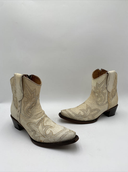 Circle G Women's Pearl Embroidered Ankle Bootie White Size 8M