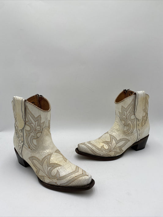 Circle G Women's Pearl Embroidered Ankle Bootie White Size 7M